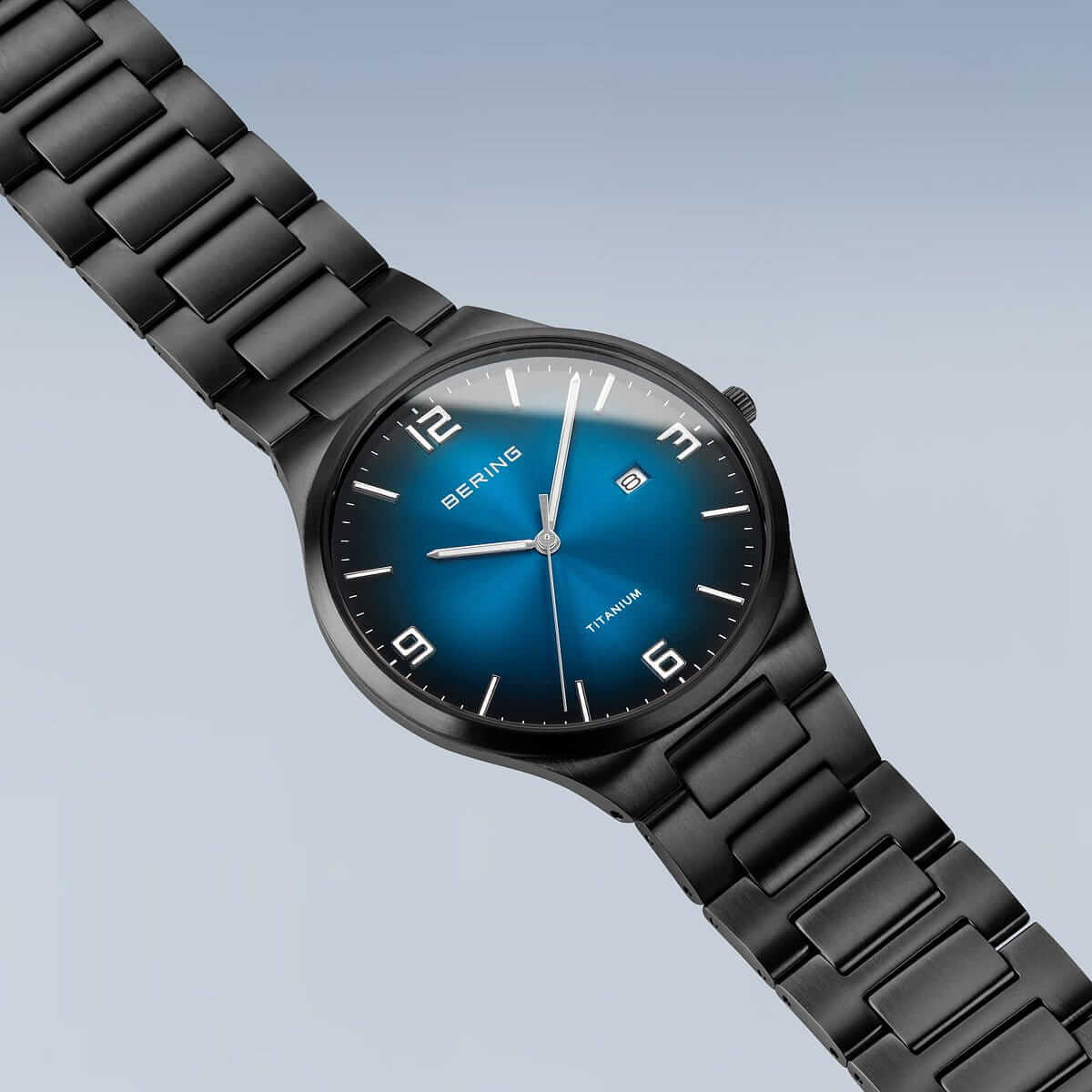 Ceas bărbătesc Bering Titanium 15240-727