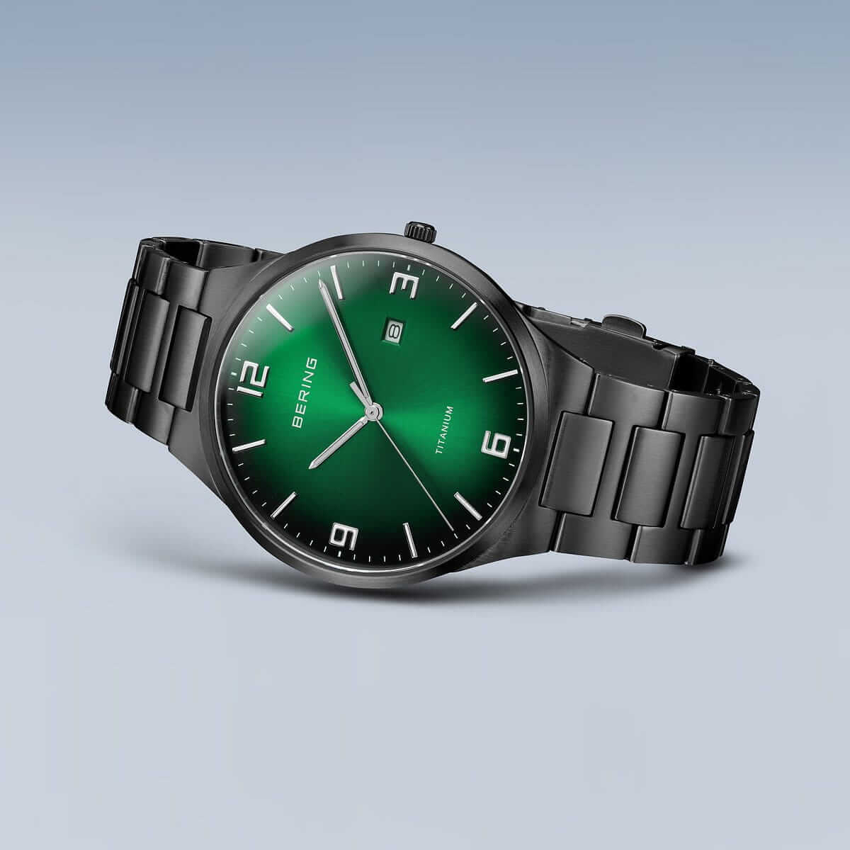 Ceas bărbătesc Bering Titanium 15240-728