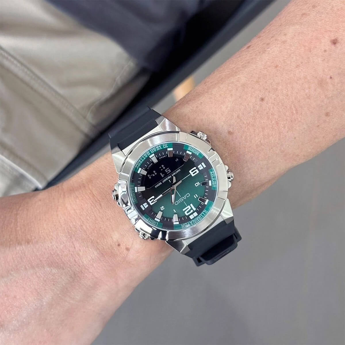 Ceas bărbătesc Casio AMW-870A-3AVDF Iluminator