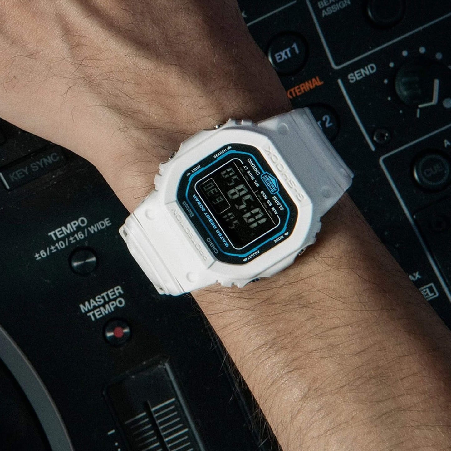 Ceas bărbătesc Casio G-Shock DW-B5600SF-7ER